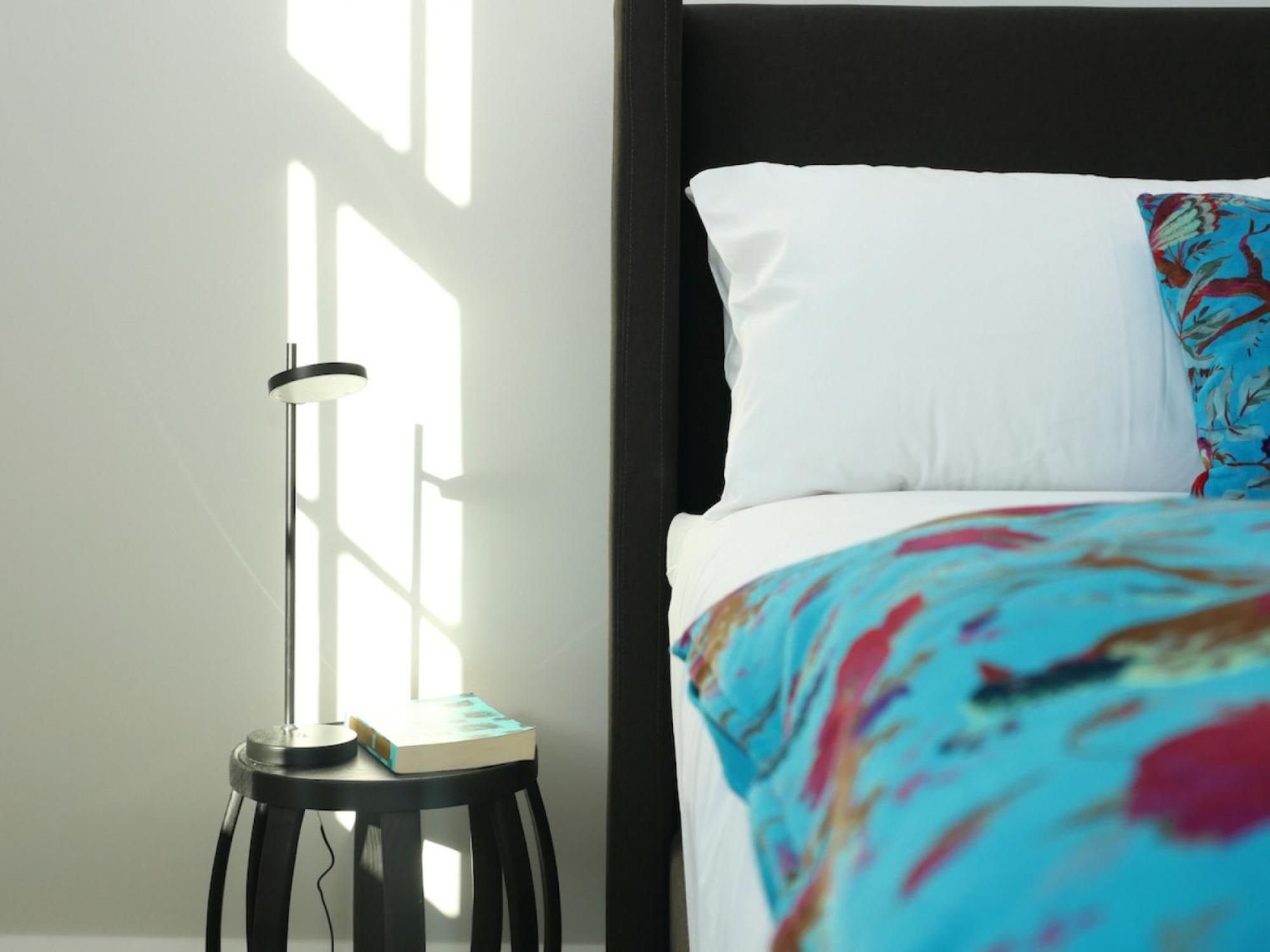 Apartment Inner-city Minutes Walk To Dining Hubs *