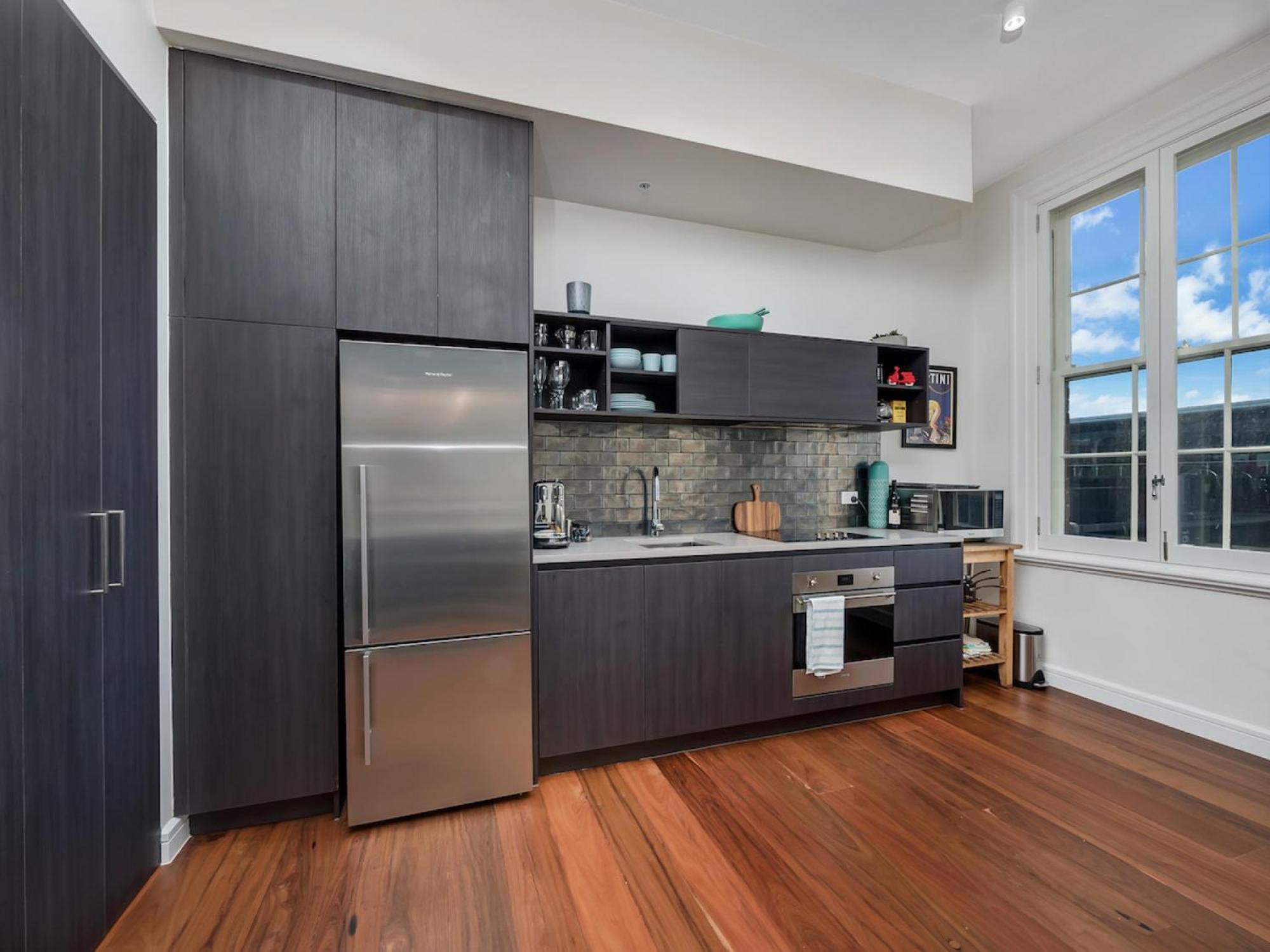 Apartment Inner-city Minutes Walk To Dining Hubs